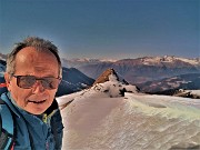 50 Sulla  cimetta carica di neve panoramica sulla Valle di Albaredo 